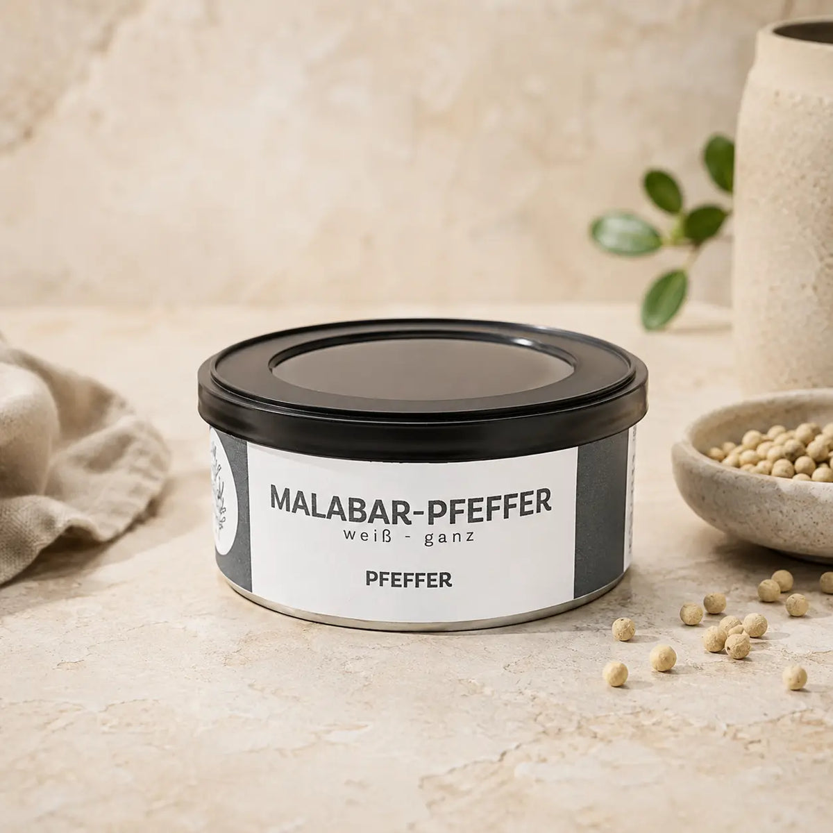 Malabar Pfeffer weiß ganz von Jungermann Gourmet in der originalen flachen Pfefferdose