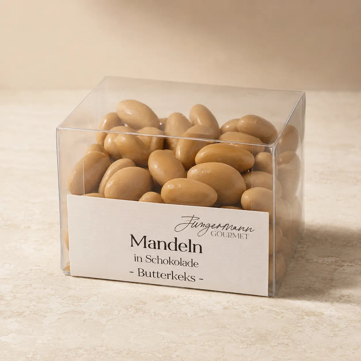 Mandeln in Schokolade Butterkeks in der originalen Klarsichtbox als Packshot