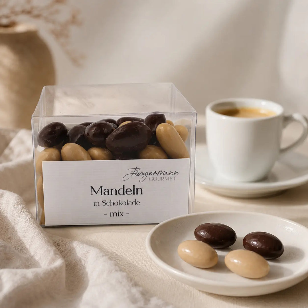 Mandeln in Schokolade Mix in der Klarsichtbox mit Espresso