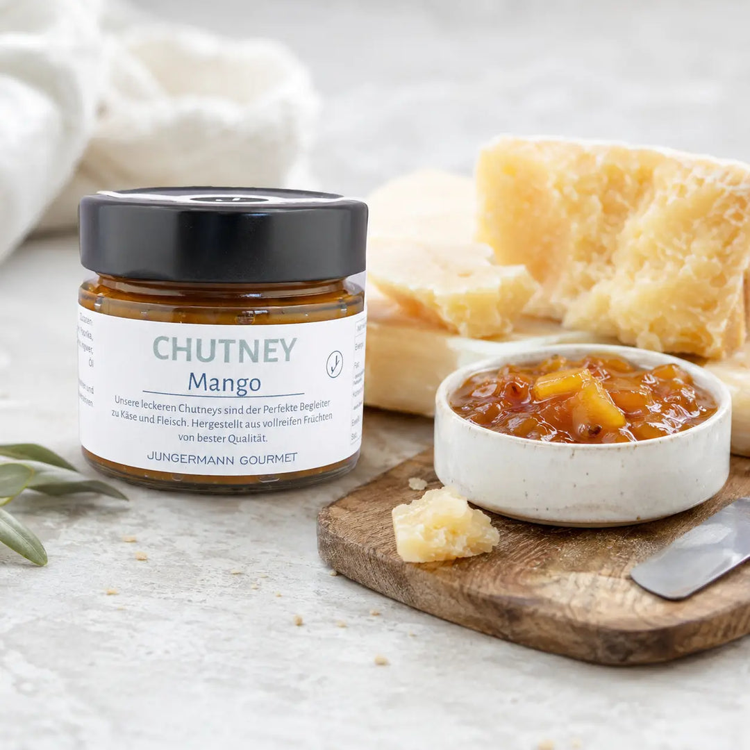 Mango-Chutney als fruchtige Begleitung zu gereiftem Käse