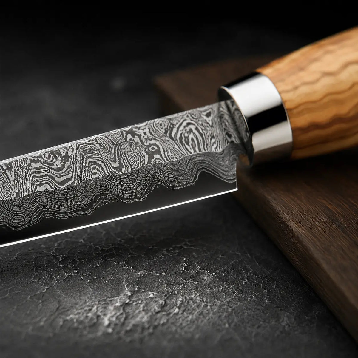 Wilde Damaststruktur der Klinge des Nesmuk EXKLUSIV C150 Slicer in Nahaufnahme