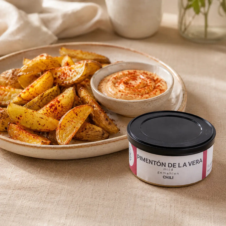 Geröstete Kartoffeln und cremiger Dip mit mildem Pimentón de la Vera