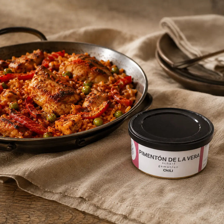 Würziges Hähnchen-Reisgericht mit Paprika und scharfem Pimentón de la Vera